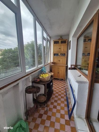 Apartament cu 3 camere decomandat în Calea București