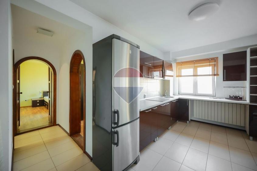 Apartament cu 3 camere decomandat în Rogerius