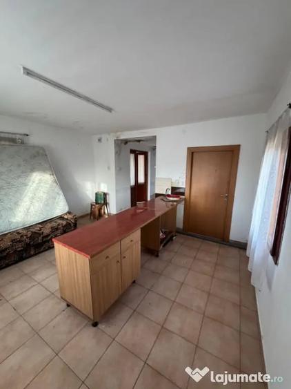 Casă cu 3 camere cu Teren 2500 Mp în Șindrești