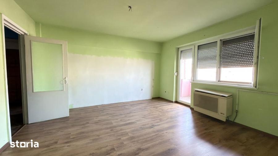 Apartament cu 4 camere semidecomandat în Central
