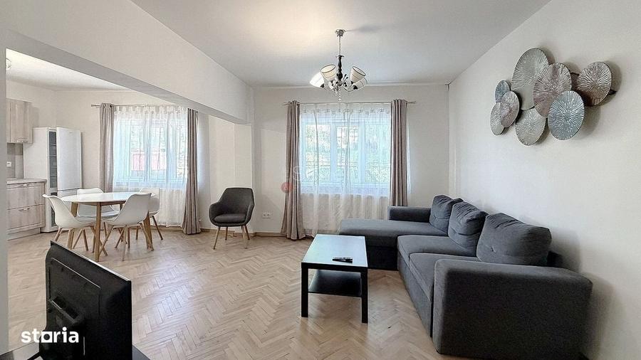 Casă cu 4 camere în Noua