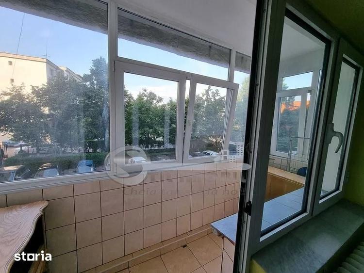 Apartament cu 3 camere decomandat în Podu Roș