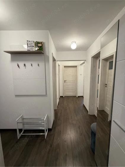 Apartament cu 3 camere decomandat, mobilat în Central
