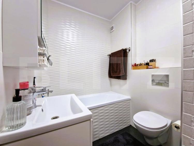 Apartament cu 3 camere semidecomandat, mobilat în Exterior Est