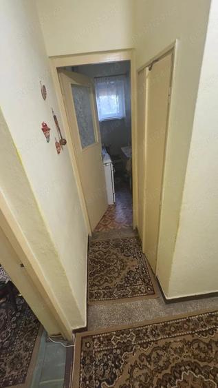 Apartament cu 3 camere semidecomandat în Cetate
