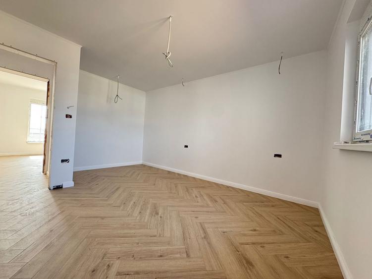 Duplex cu 5 camere cu Canalizare în Moșnița Nouă
