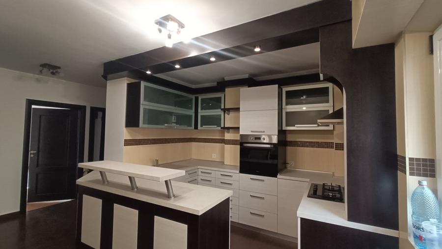 Apartament cu 3 camere decomandat în Nerva Traian