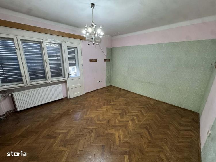 Casă cu 4 camere decomandat în Central