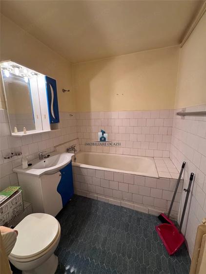 Apartament cu 3 camere semidecomandat în Giurgiului