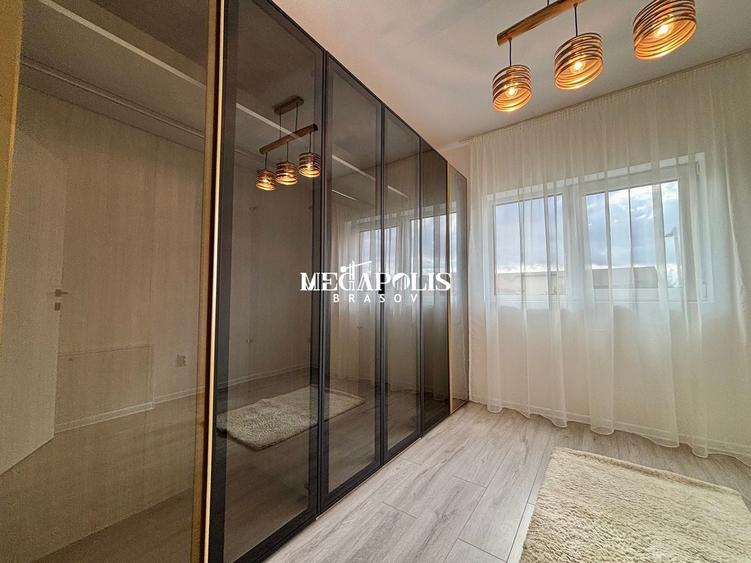 Duplex cu 4 camere cu Canalizare în Sânpetru