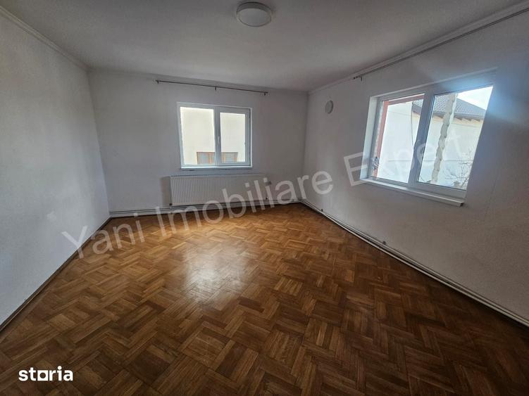 Casă cu 8 camere cu Teren 1500 Mp în Central