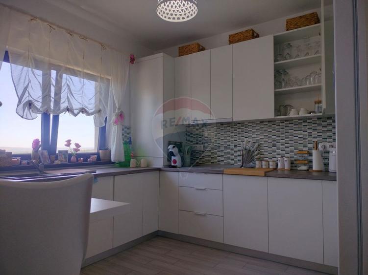 Casă cu 3 camere cu Teren 256 Mp în Nazna