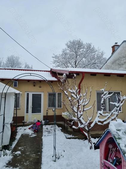 Casă cu 3 camere cu Teren 100 Mp în Câmpinița