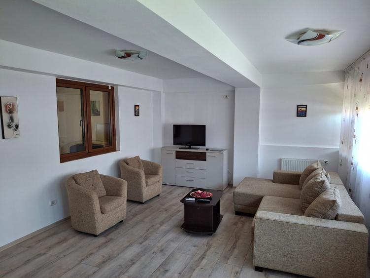 Apartament cu 2 camere decomandat, mobilat în Est