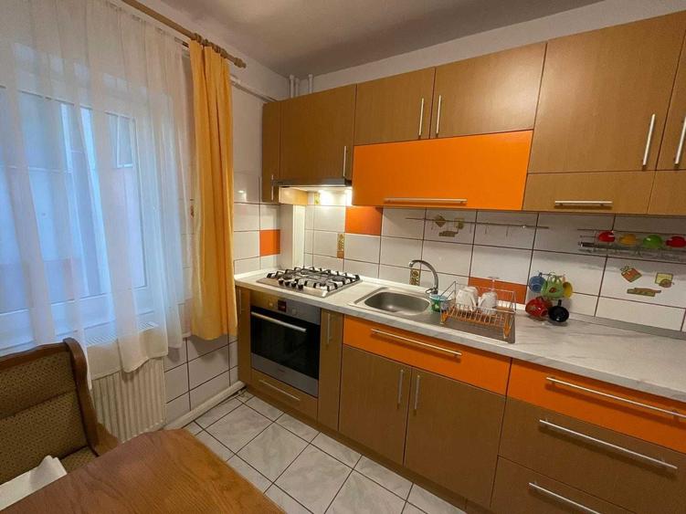 Apartament cu 3 camere decomandat în Obcini