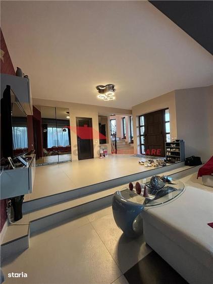 Casă cu 4 camere în Nima