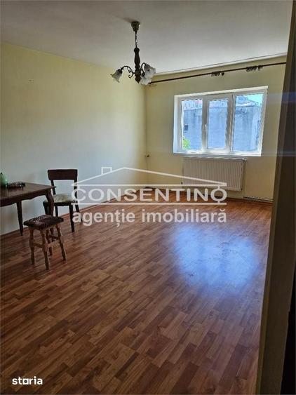 Apartament cu 3 camere decomandat în Patriei
