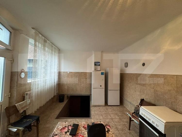 Casă individuală cu 5 camere cu Canalizare în 700