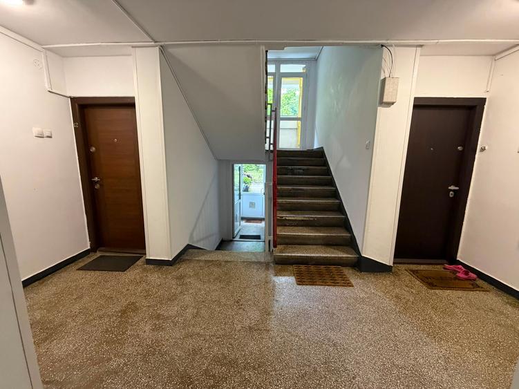 Apartament cu 3 camere semidecomandat în Titan