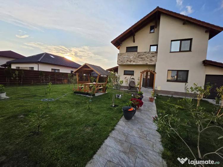 Casă cu 4 camere în Tărlungeni
