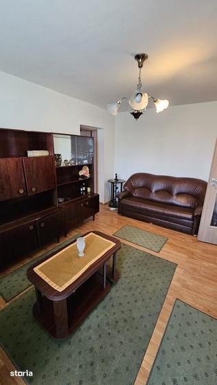 Apartament cu 3 camere semidecomandat în Cina