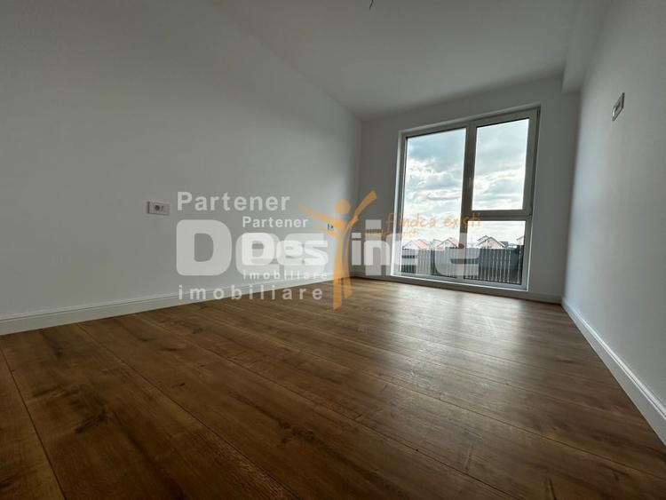 Apartament cu 3 camere decomandat în Rediu