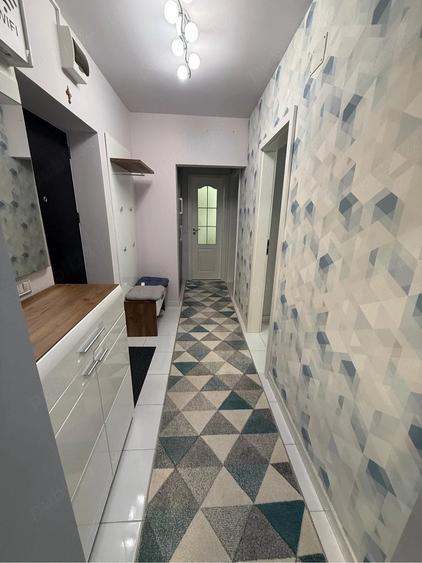 Apartament cu 3 camere semidecomandat în Micălaca