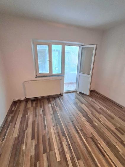 Apartament cu 2 camere semidecomandat în Bârlad