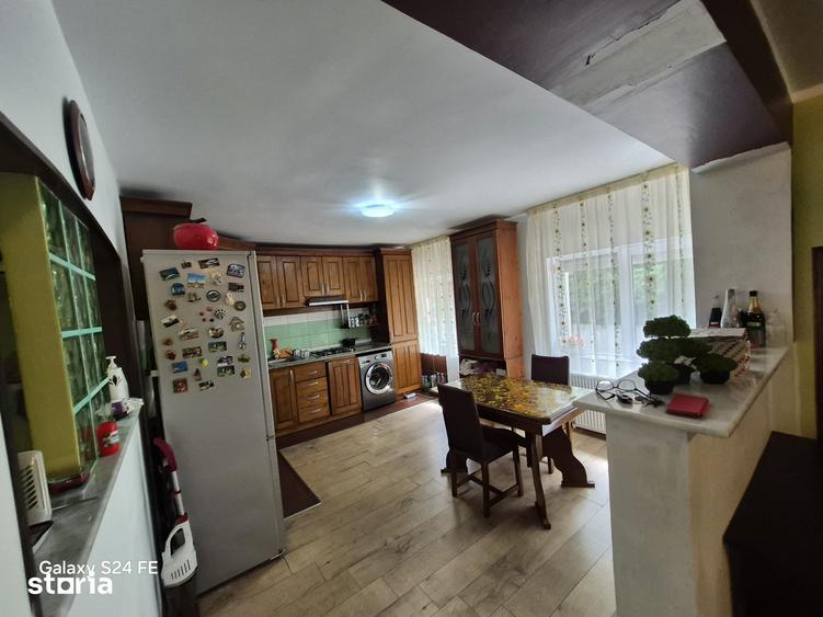 Apartament cu 4 camere decomandat în Calea Romanului
