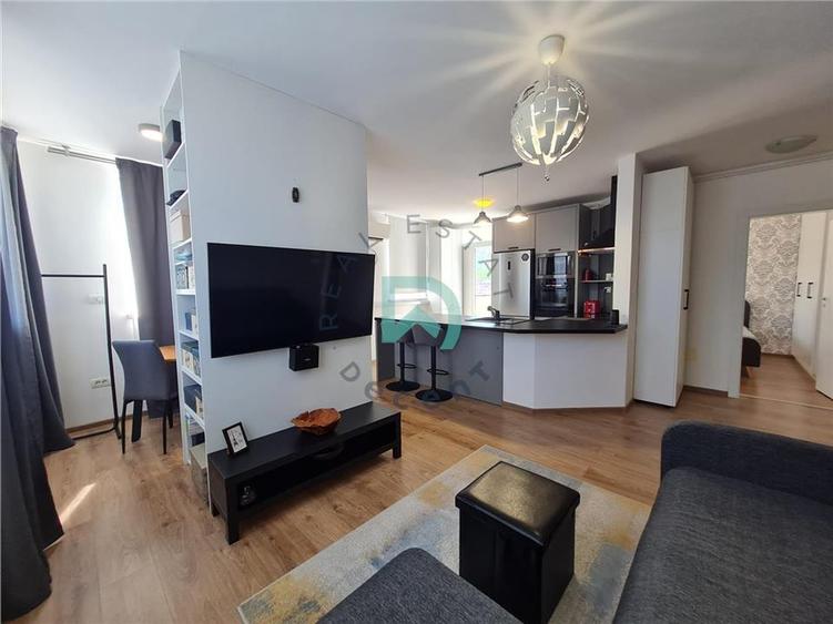 Apartament cu 3 camere decomandat, mobilat în Răcădău