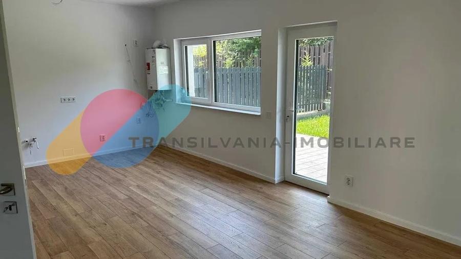 Duplex cu 4 camere cu Canalizare în Florești