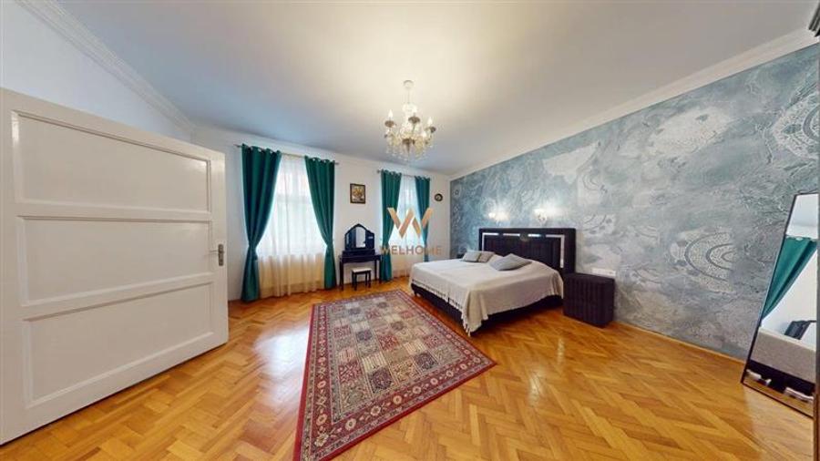 Apartament cu 3 camere semidecomandat în Central