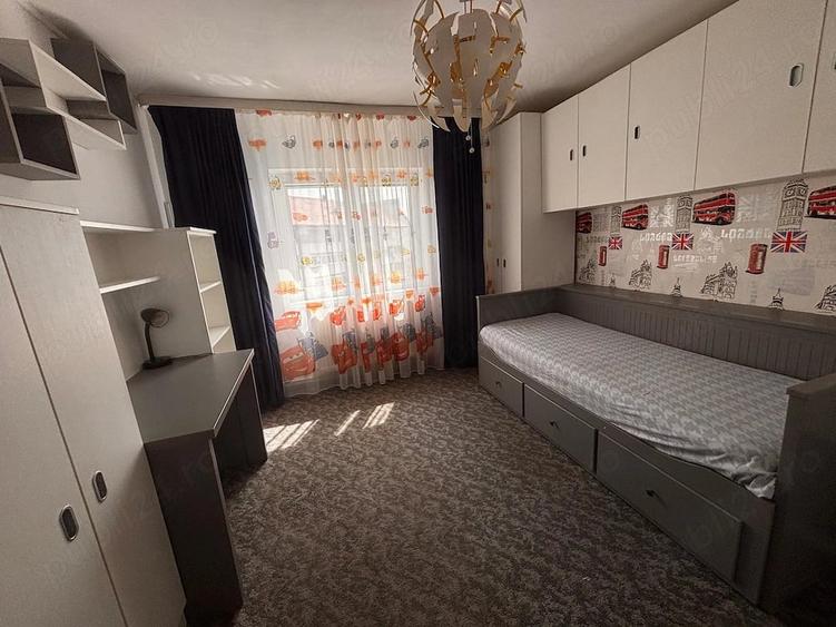 Apartament cu 3 camere semidecomandat în Central