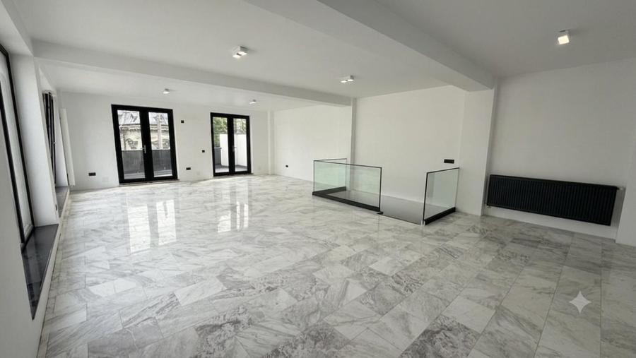 Spațiu comercial, de 184 mp, în Central