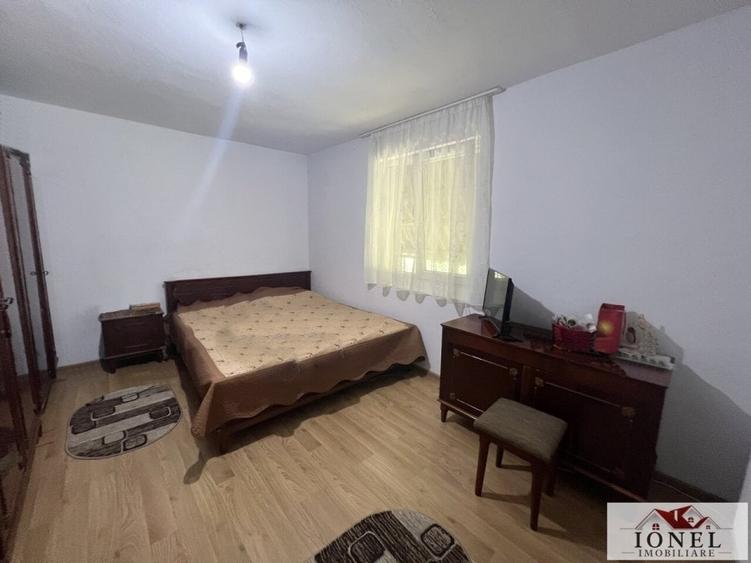 Casă individuală cu 3 camere cu Teren 1338 Mp în Ampoița