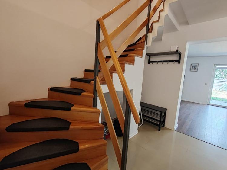 Casă cu 4 camere cu Teren 246 Mp în Florești