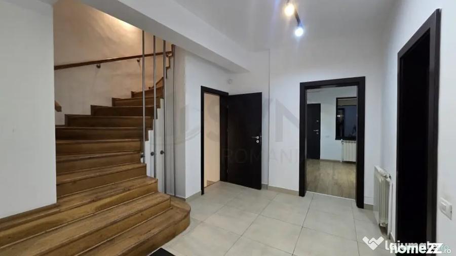 Casă cu 7 camere cu Teren 300 Mp în Domenii