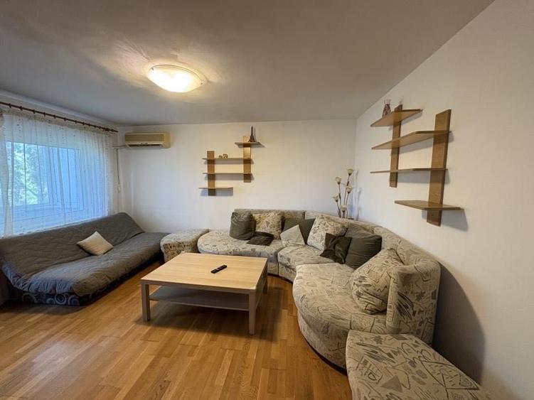 Apartament cu 3 camere decomandat în Păcii