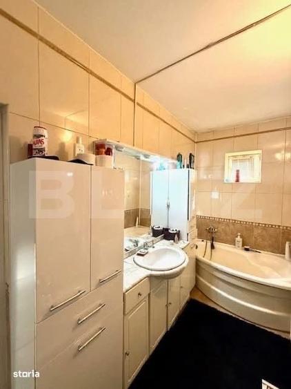 Casă cu 4 camere semidecomandat cu Teren 700 Mp în Central