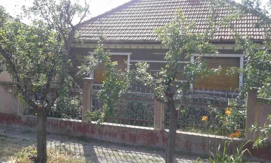 Casă cu 3 camere cu Teren 700 Mp în Episcopia Bihorului