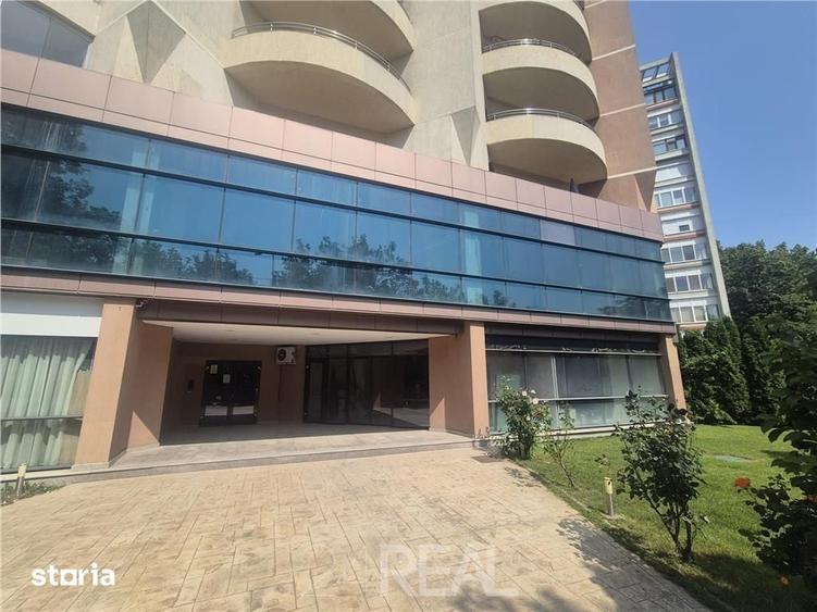 Spațiu comercial, de 900 mp, în Titan