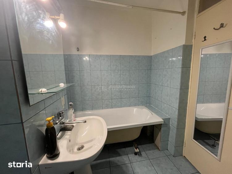 Apartament cu 3 camere semidecomandat în Central