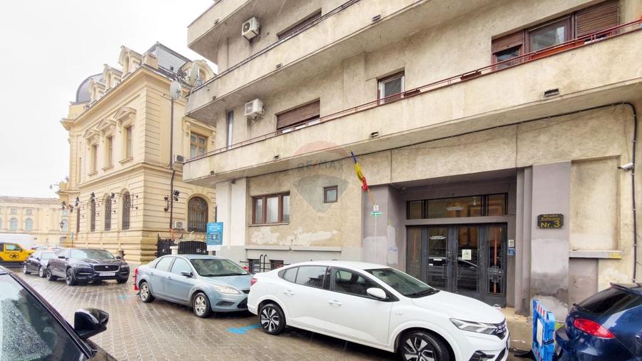 Apartament cu 3 camere semidecomandat în Universitate