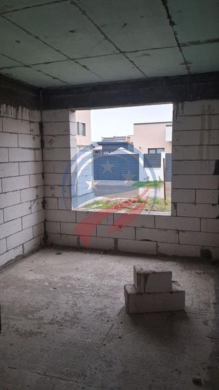 Casă cu 5 camere cu Canalizare în Pielești