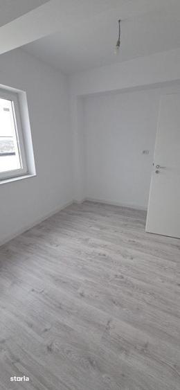 Apartament cu 3 camere decomandat în Calea București