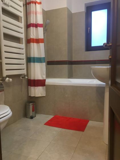 Apartament cu 4 camere semidecomandat în Capitale