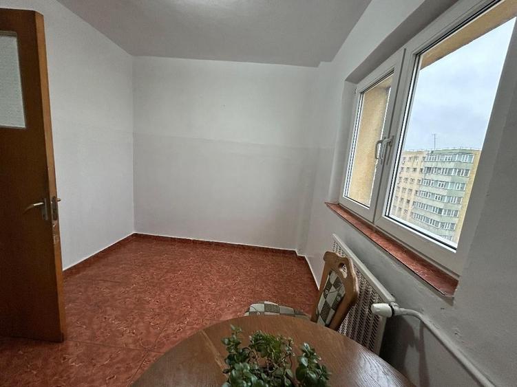 Apartament cu 3 camere semidecomandat în Iancului