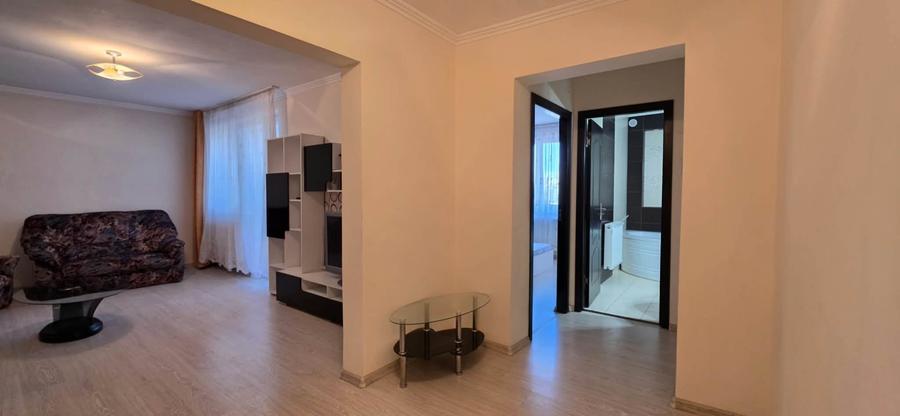 Apartament cu 2 camere decomandat în Decebal