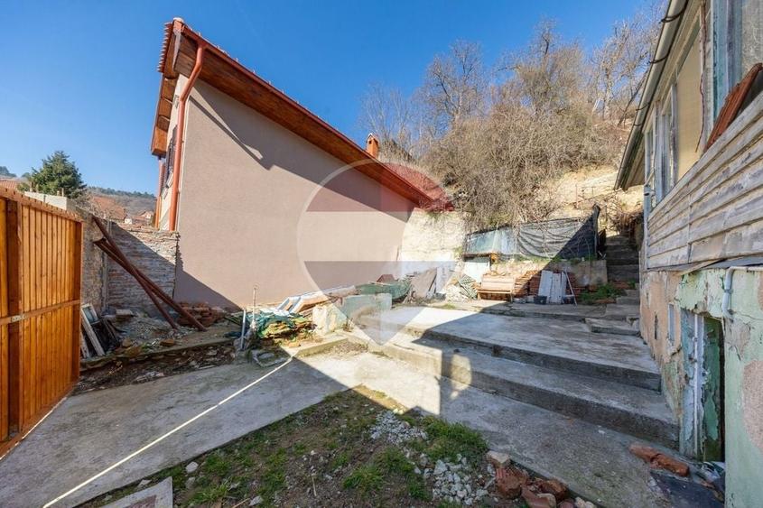 Casă individuală cu 2 camere cu Teren 620 Mp în Centrul Istoric