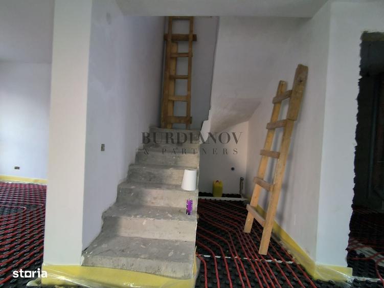 Casă cu 4 camere în Central